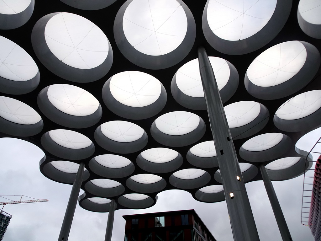 Roof between the Utrecht Central Railway Station and the Hoog Catharijne shopping mall at the Stationsplein square