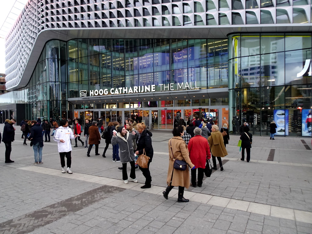 Miaomiao in front of the Hoog Catharijne shopping mall at the Stationsplein square