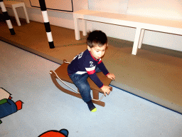 Max on a sleigh at the cross-country skiing area at the Traffic Room at the upper floor of the Nijntje Winter Museum