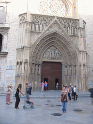 Miaomiao in front of the northwest side of the Valencia Cathedral at the Plaça de la Mare de Déu square