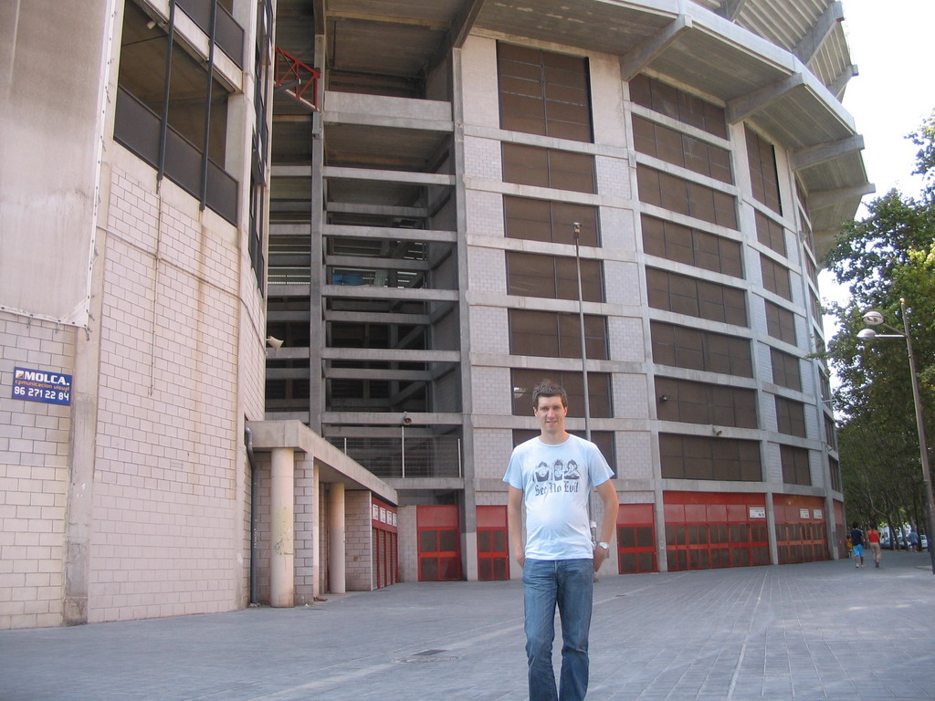 Tim at the northeast side of the Mestalla Stadium at the Carrer de les Arts Gràfiques street