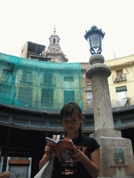 Miaomiao at the fountain at the Plaça Redona square