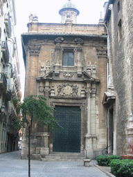 Northwest side of the Iglesia de San Martín y San Antonio church at the Carrer de Sant Martí street