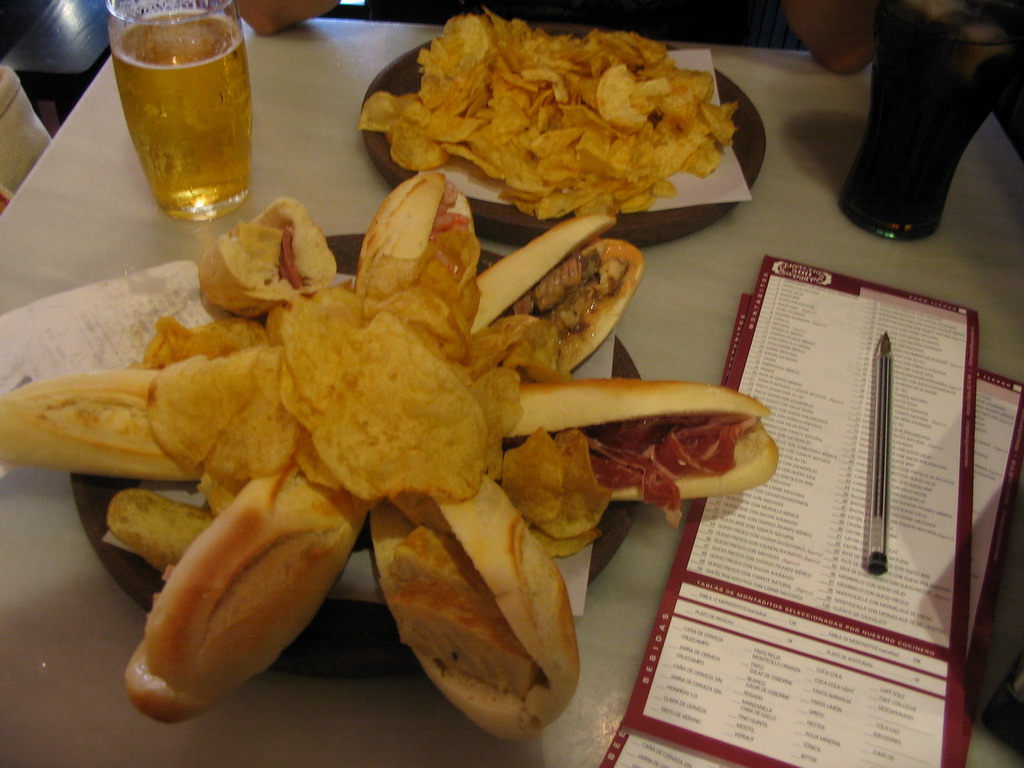 Dinner at the Cervezeria 100 Montaditos restaurant at the Plaça de la Reina square