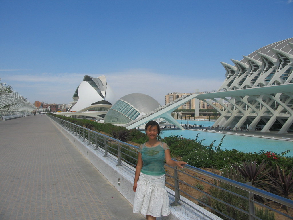 Miaomiao with the Palau de les Arts Reina Sofia art center, the Hemisfèric cinema and the Museu de les Ciències Príncipe Felipe museum at the Ciudad de las Artes y las Ciencias complex