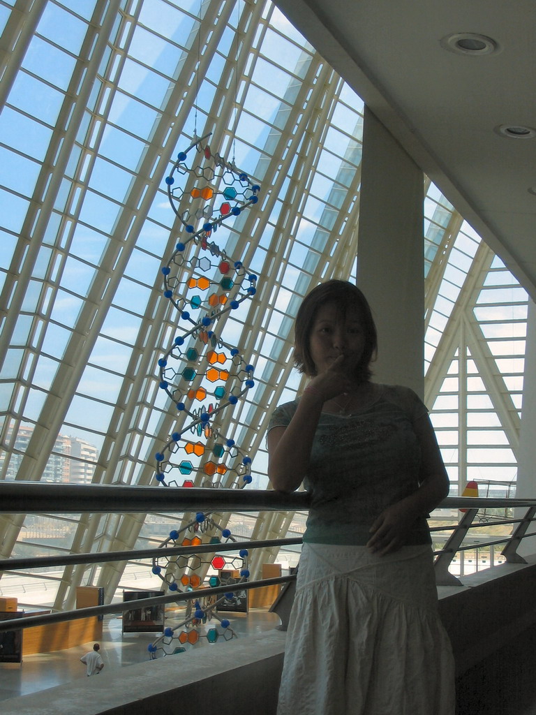 Miaomiao with a scale model of a DNA molecule at the Museu de les Ciències Príncipe Felipe museum at the Ciudad de las Artes y las Ciencias complex