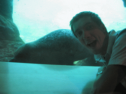 Tim with a Seal at the Oceanogràfic aquarium at the Ciudad de las Artes y las Ciencias complex