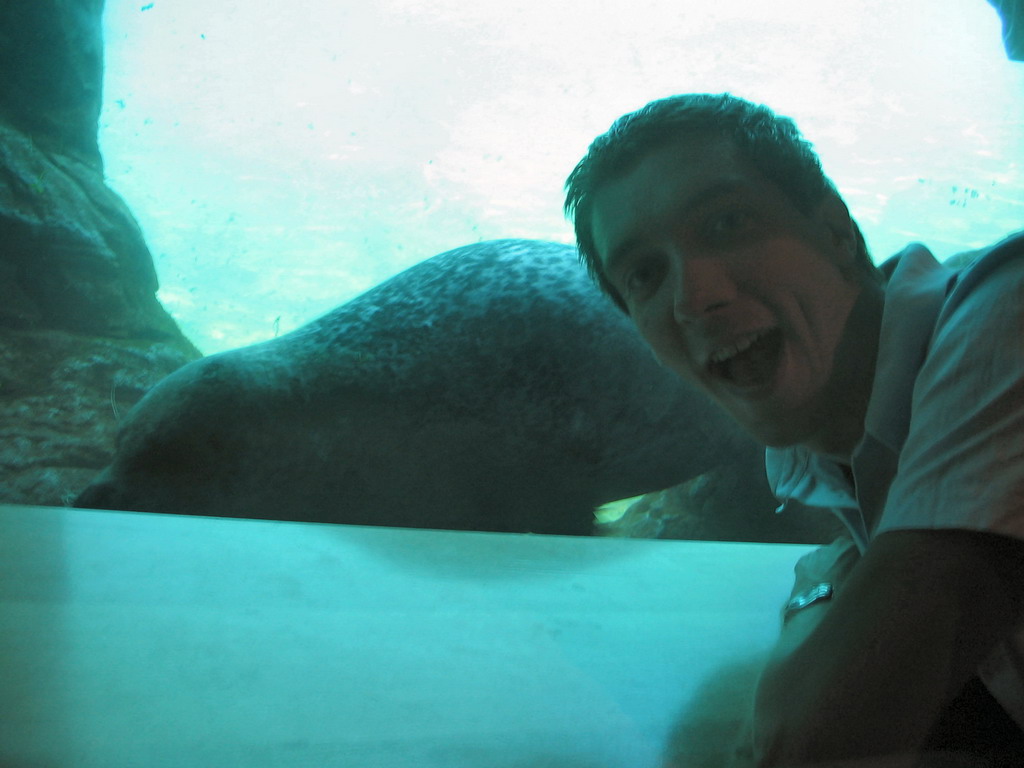 Tim with a Seal at the Oceanogràfic aquarium at the Ciudad de las Artes y las Ciencias complex