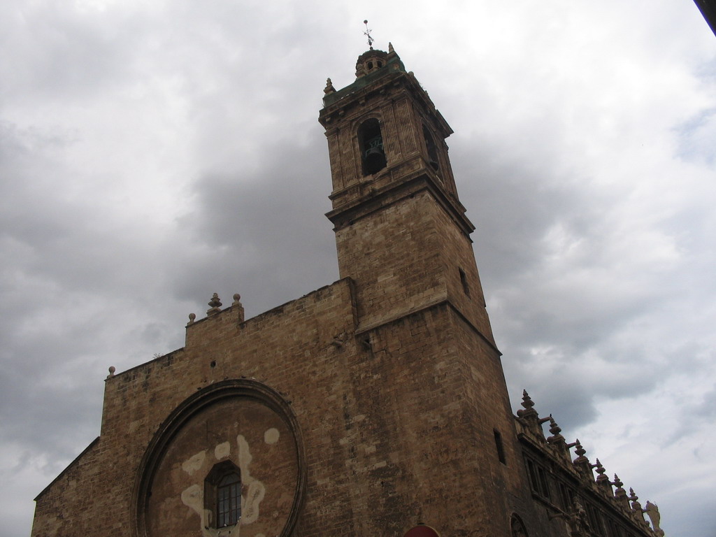 West facade of the Iglesia de los Santos Juanes church, viewed from the Carrer Vell de la Palla street