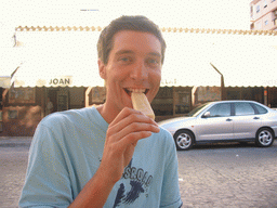 Tim with a Horchata ice cream at the terrace of the Orxateria Joan restaurant