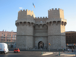 Front of the Torres de Serranos towers at the Carrer del Comte de Trénor street