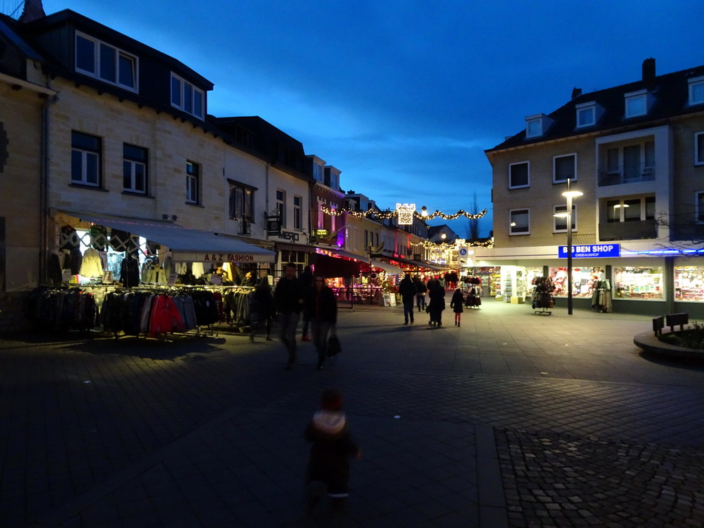 Max at the Berkelstraat street, at sunset