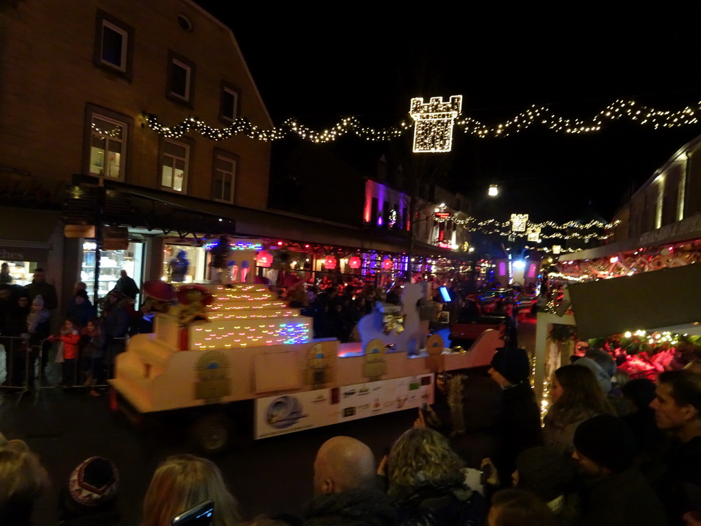 Christmas parade at the Berkelstraat street, by night