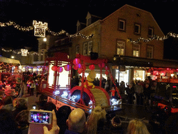 Christmas parade at the crossing of the Grotestraat Centrum street and the Berkelstraat street, by night