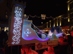 Christmas parade at the crossing of the Grotestraat Centrum street and the Berkelstraat street, by night