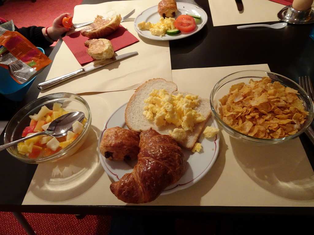Breakfast in the breakfast room of Hotel Riche