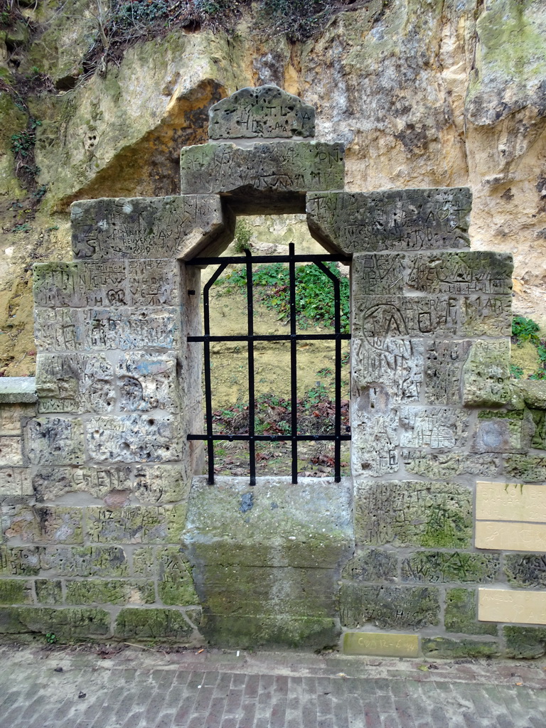 Gated window at the Van Meijlandstraat street