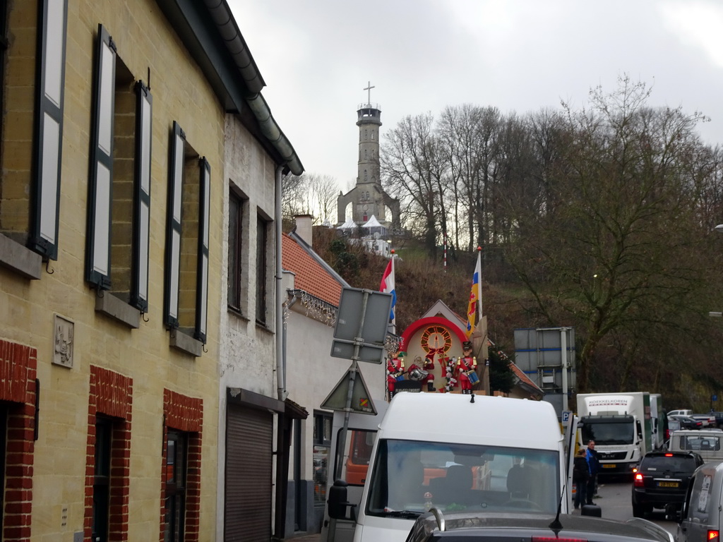 The Daalhemerweg road with the entrance to the Velvet Cave, and the Wilhelmina Tower