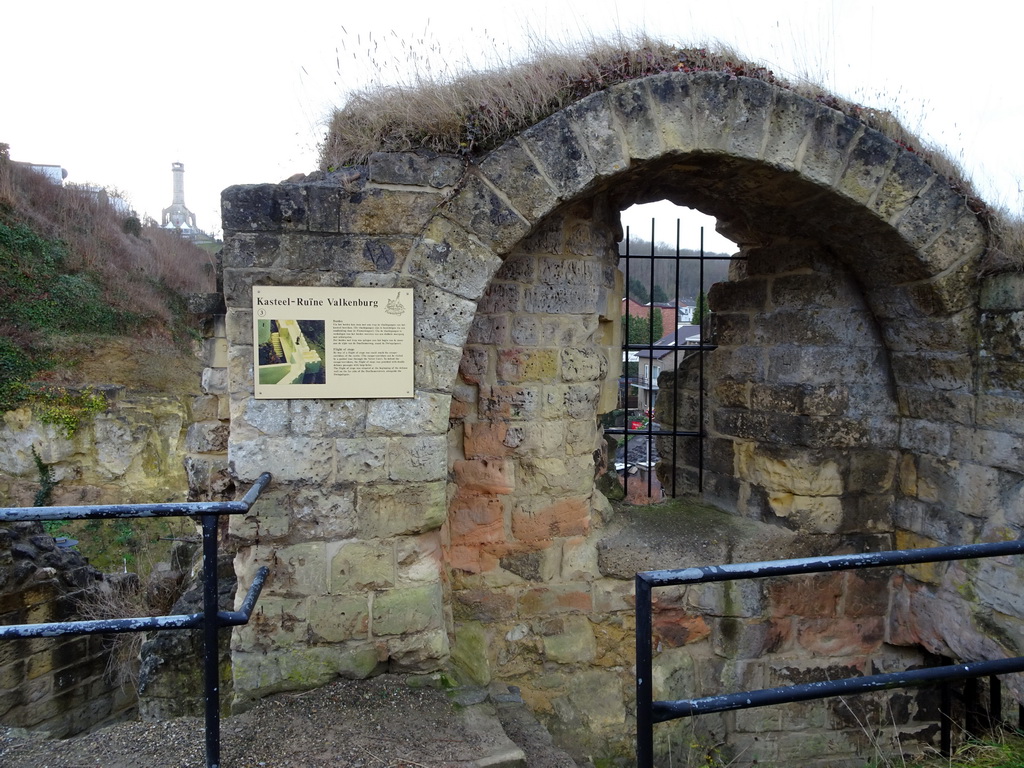 The Terrace at the ruins of Valkenburg Castle, with a view on the Wilhemina Tower, with explanation