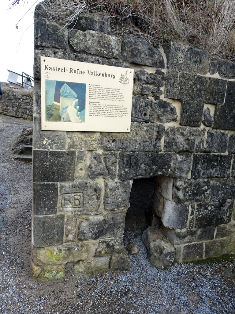The Capruyn Tower at the ruins of Valkenburg Castle, with explanation