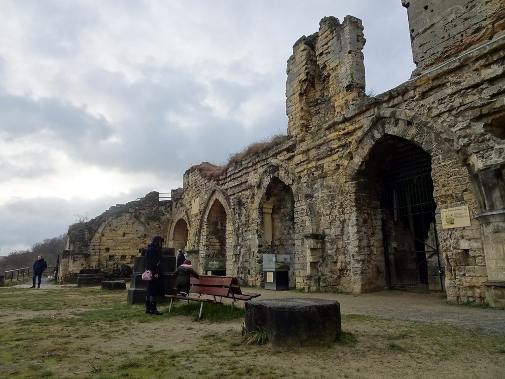 Miaomiao and Max at the Knight`s Hall at the ruins of Valkenburg Castle