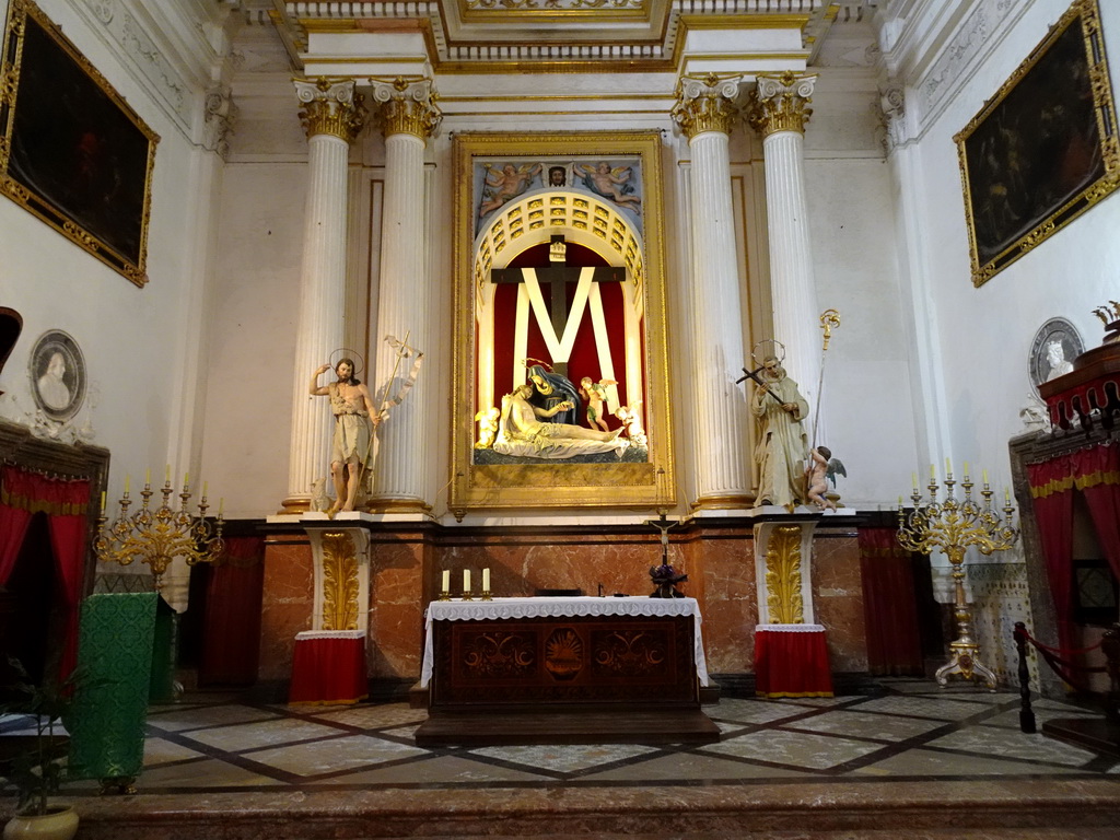 Apse and altar of the Iglesia dela Cartuja church