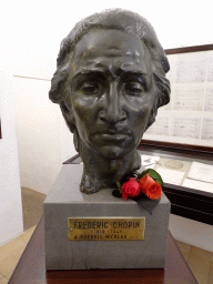 Bust of Frédéric Chopin by Joan Borrell i Nicolau at the Museum for Frédéric Chopin and George Sand, with explanation
