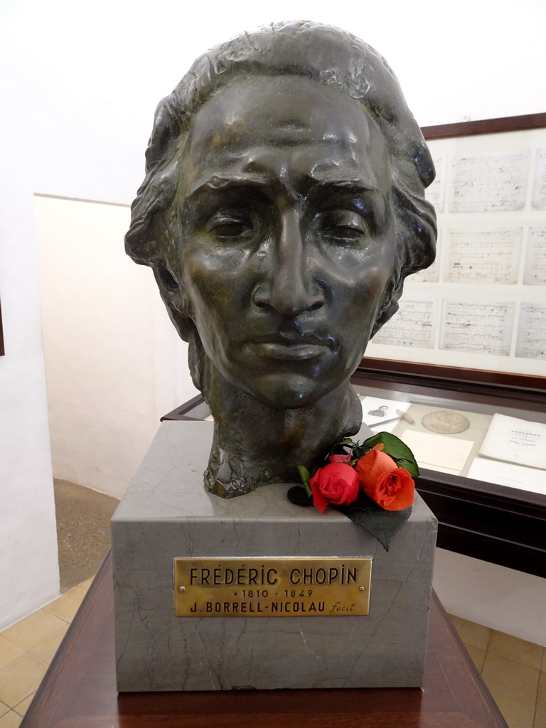 Bust of Frédéric Chopin by Joan Borrell i Nicolau at the Museum for Frédéric Chopin and George Sand, with explanation