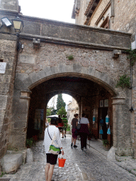 Miaomiao in front of the gate from the Carrer de Jovellanos street to the viewing point at the southeast side of the town