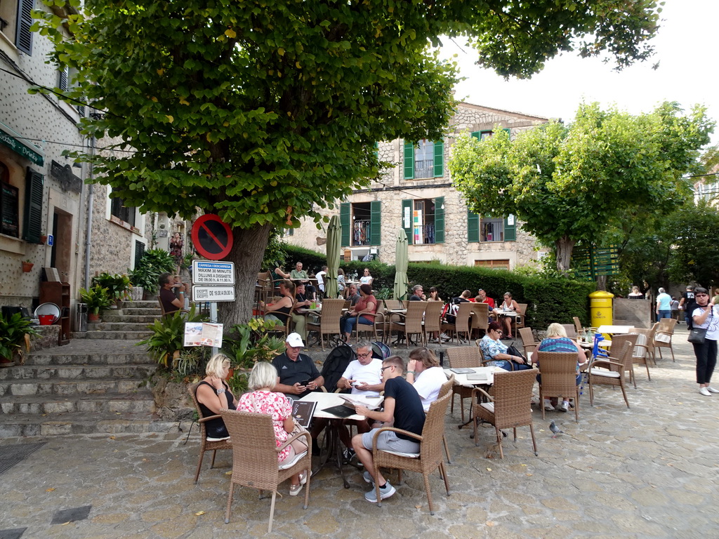 Terraces at the Plaça Ramon Llull square