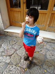 Max with an ice cream at the Carrer Marquès de Vivot street