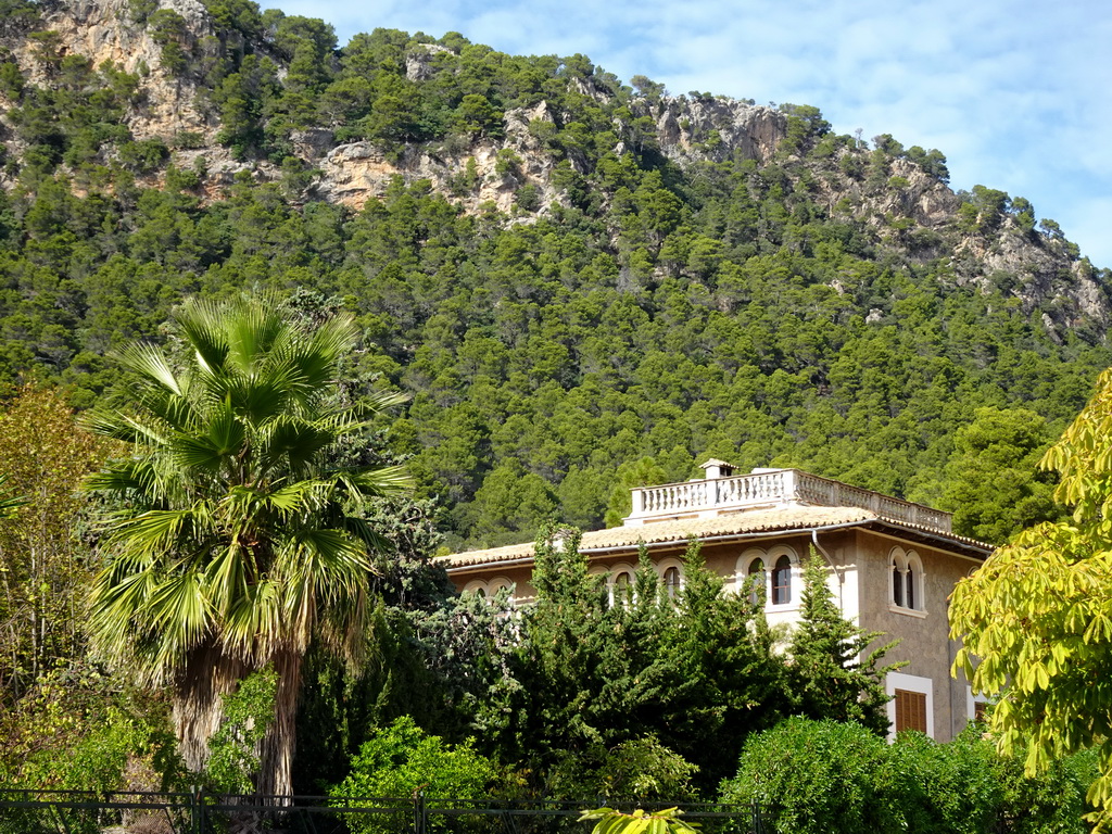 Large house and mountains at the north side of the town, viewed from the Carrer de la Venerable Sor Aina street