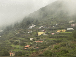 Hills and houses on the west side of town, viewed from the tour bus on the GC-15 road