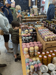 Miaomiao and Max at the shop at the ground floor of the Tierra Guanche restaurant