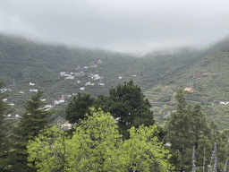 Hills and houses at the west side of town, viewed from the Calle José Gil Rivero street