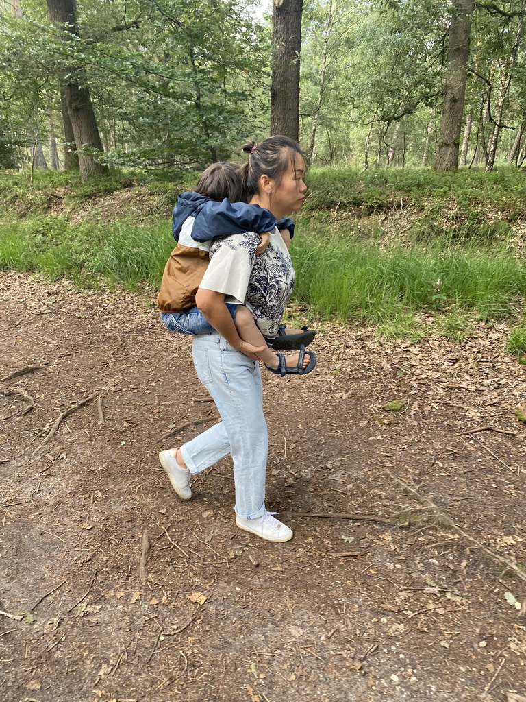 Miaomiao and Max on the path from the Elsberg hill to the De Lange Juffer parking lot