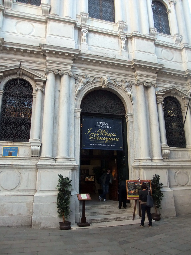 Miaomiao in front of the Scuola Grande di San Teodoro building at the Campo San Salvador square