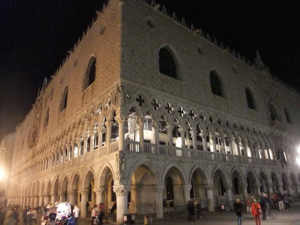 The Palazzo Ducale palace at the Piazzetta San Marco square, by night