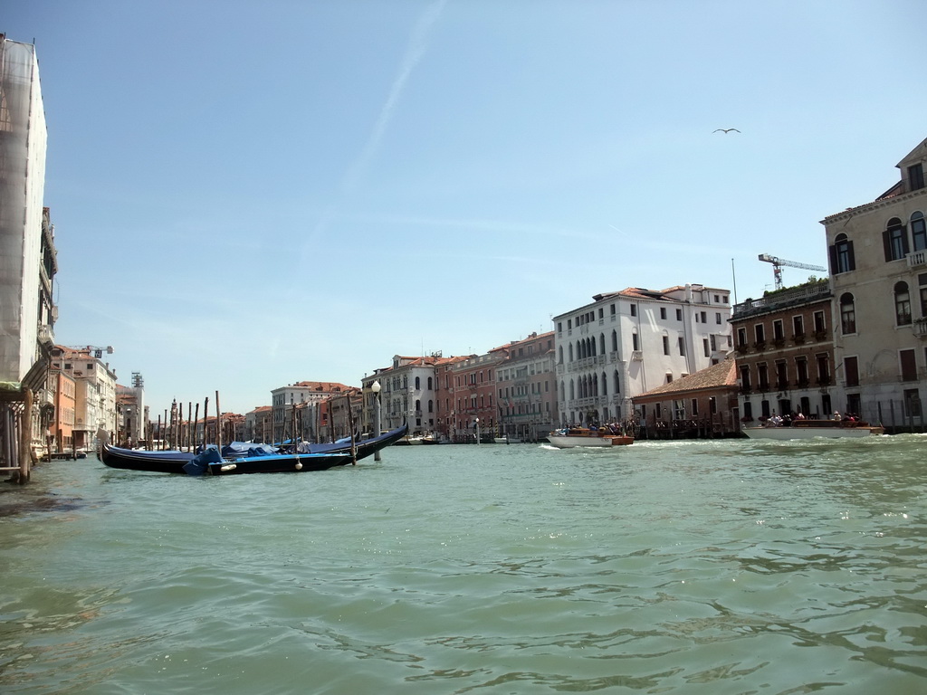 Gondolas and boats in the Canal Grande, viewed from the gondola ferry from the San Tomà district to the San Samuel district