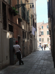 Pizza maker taking a break at the Calle Pasqualigo Detta de l`Ogio street