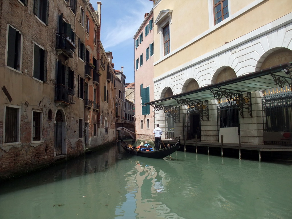 Gondola in the Rio de la Vesta canal, viewed from the Fondamenta Fenice street