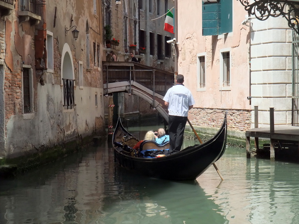 Gondola in the Rio de la Vesta canal, viewed from the Fondamenta Fenice street