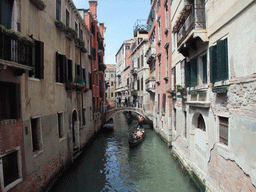 The Ponte dei Barcaroli o del Cuoridoro bridge over the Rio dei Barcaroli canal, viewed from the Ponte di Piscina di Frezzaria bridge