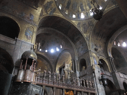 The pulpit, choir and apse of the Basilica di San Marco church