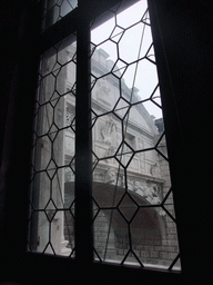 Grated window at the upper floor of the Palazzo Ducale, with a view on the Ponte dei Sospiri bridge