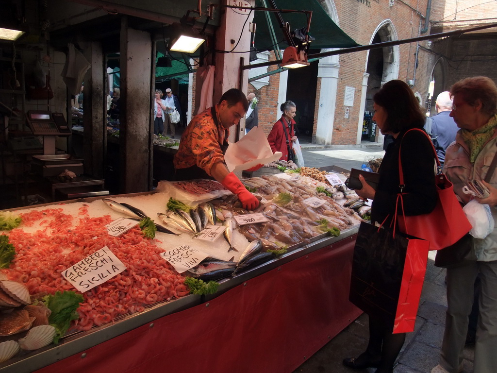 Fish market stall at the Campo della Pescaria square