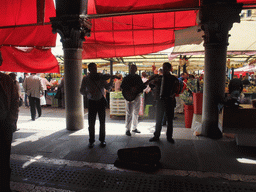Musicians at the Mercato del Pesce al Minuto building