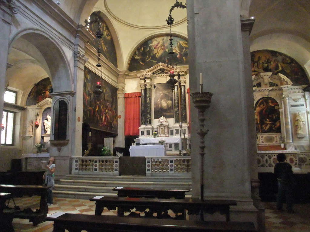 Nave, apse and altar of the Chiesa di San Giovanni Elemosinario church