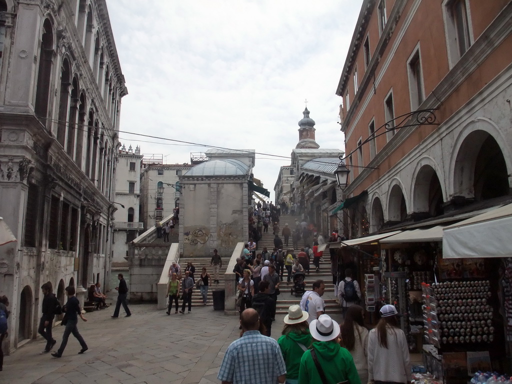 The Ruga degli Orefici street and the Ponte di Rialto bridge over the Canal Grande