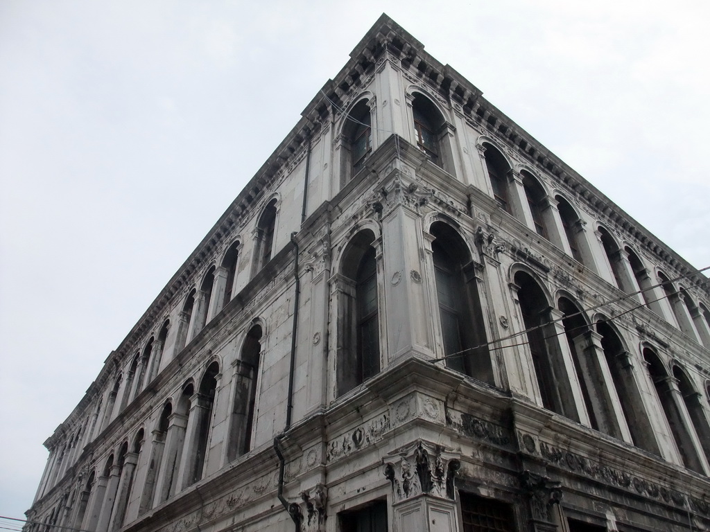 South facade of the Palazzo dei Camerlenghi palace